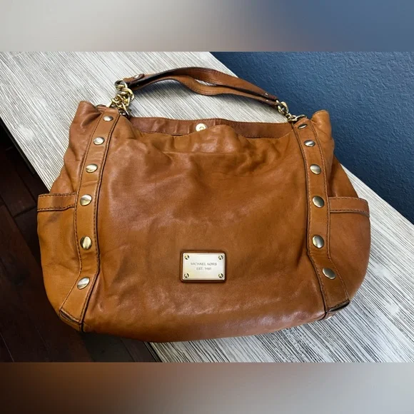 Vintage Michael Kors Tan Leather Shoulder Bag with Gold Accents - Picture 2 of 16